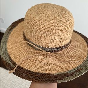 Beautiful 100% Raffia Tommy Bahama Sun Hat.